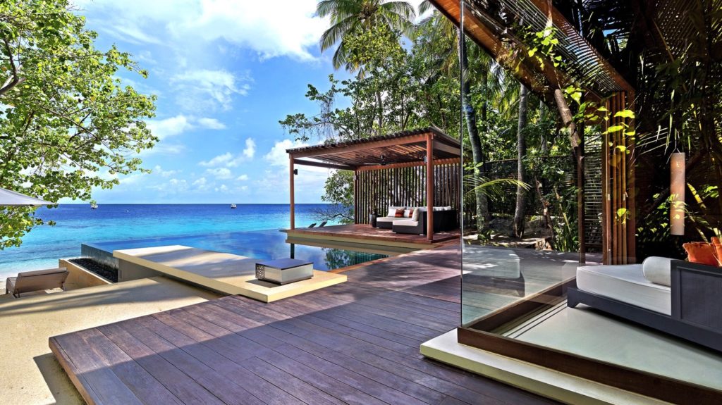 Deluxe-Park-Pool-Villa-Deck