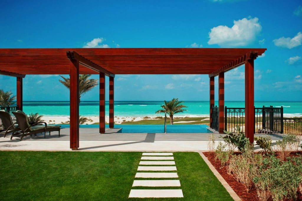 Majestic Suite Terrasse mit Pool