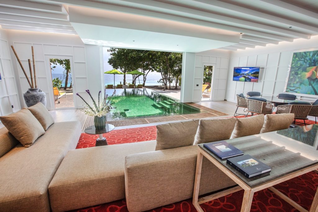 royal-beach-villa-pool-living