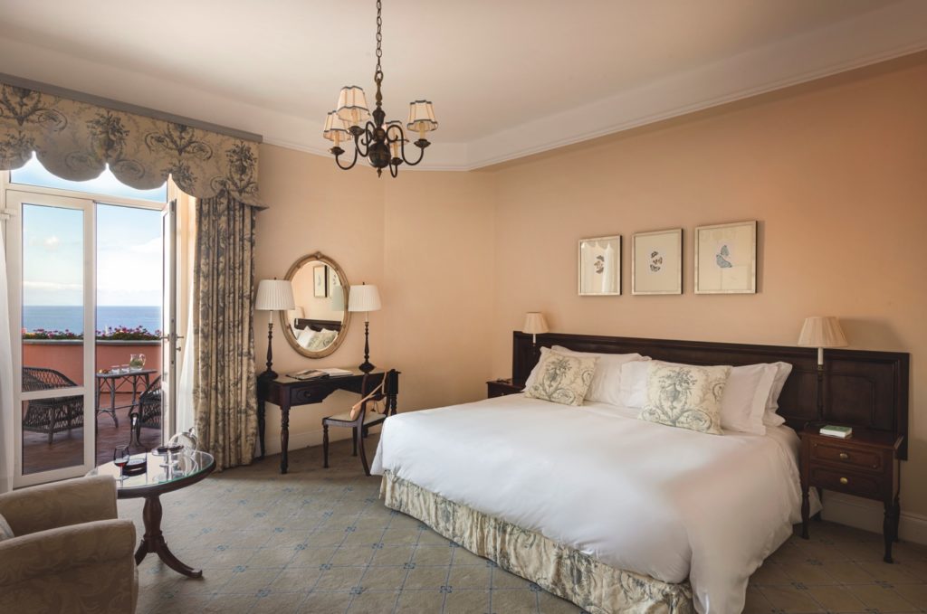 Reids-Palace-Madeira-classic-room-08