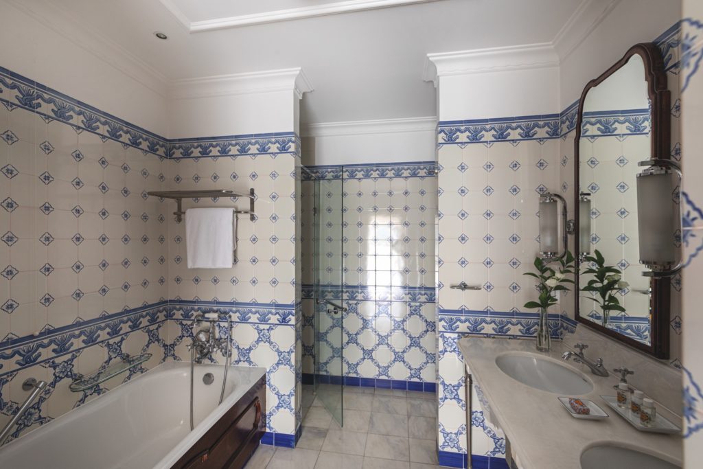Reids-Palace-Madeira-deluxe-junior-suite-07