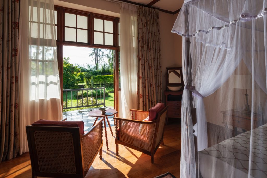 Master Suite Wohnzimmer mit Blick auf die Terrasse