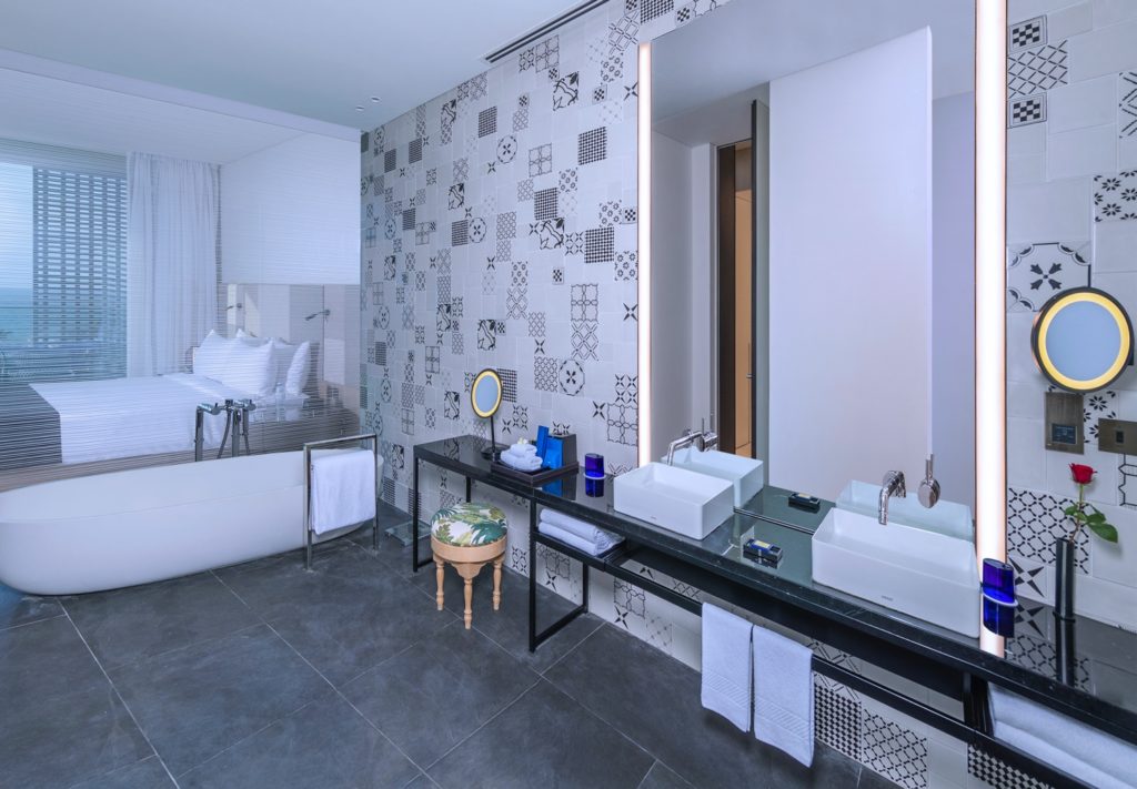 Premier Room with Private Terrace - Badezimmer