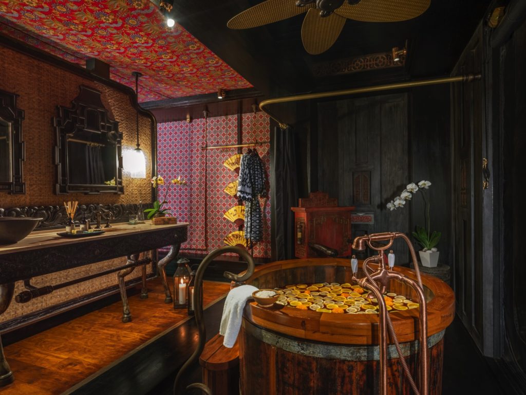 The Lodge bathroom 02