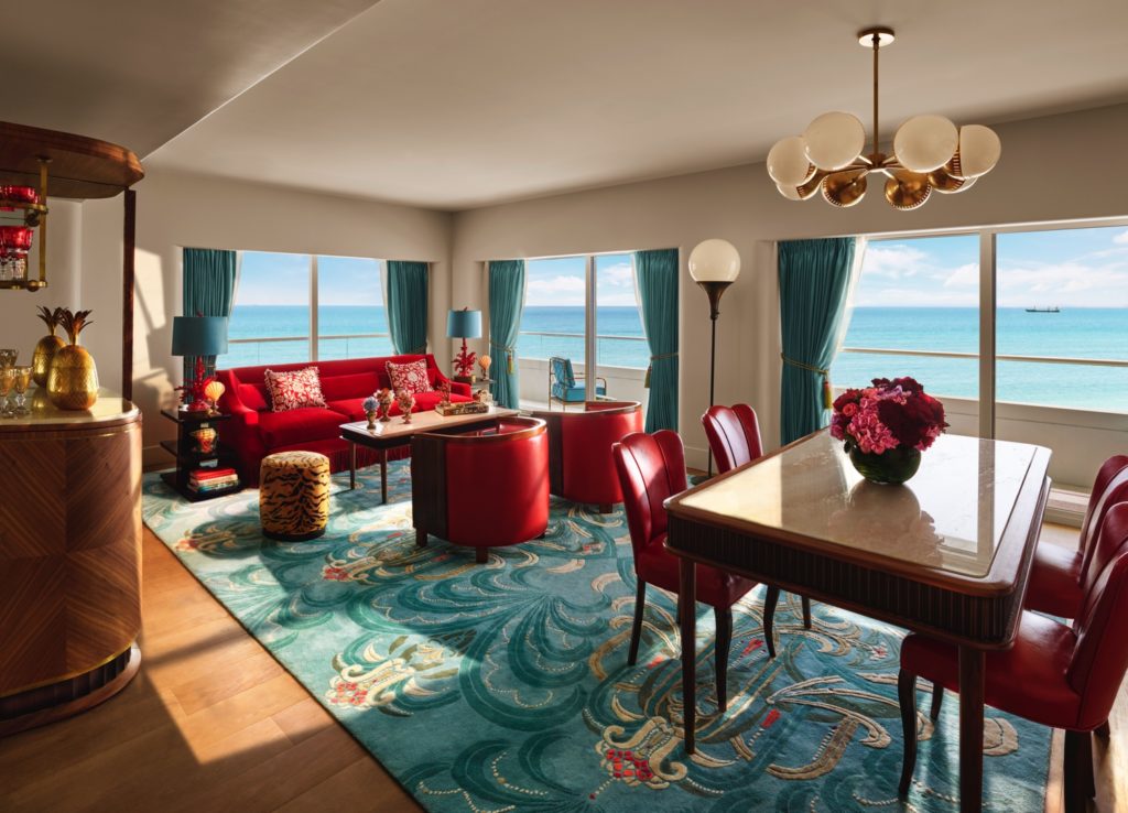 Premier Oceanfront Corner Suite Wohnzimmer