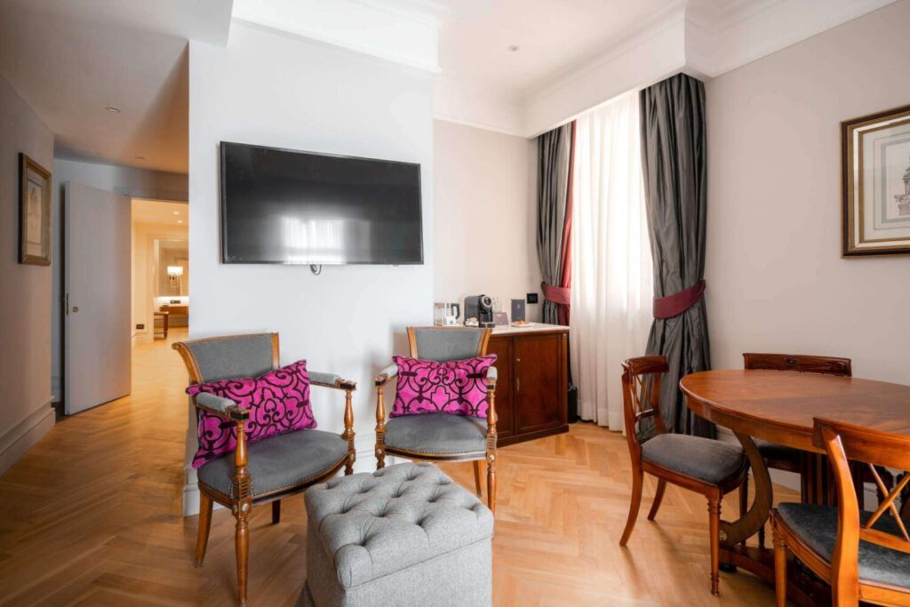 Two Bedrooms Family Suite Sea View Wohnzimmer