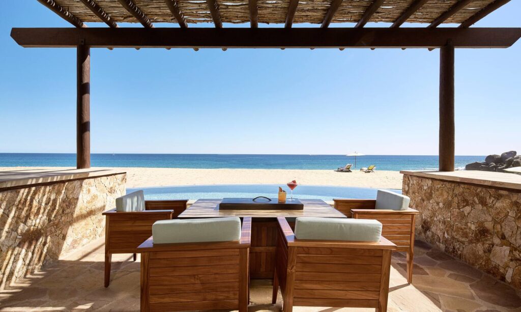 Pedregal Beachfront Suite Two Bedroom Terrasse und Pool am Strand