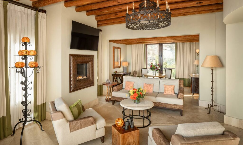 One Bedroom Ocean View Suite Wohnzimmer