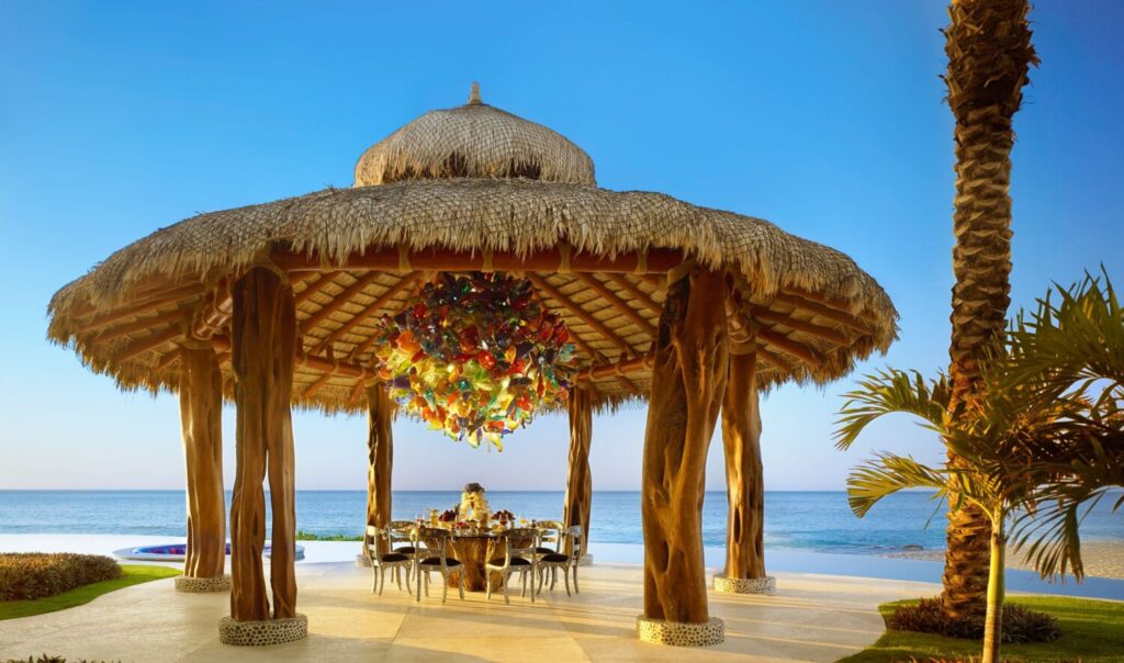 The Ty Warner Mansion Essplatz im Freien