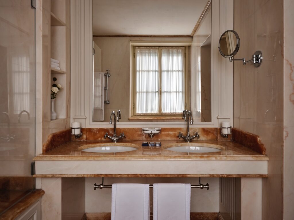 Deluxe Room Badezimmer