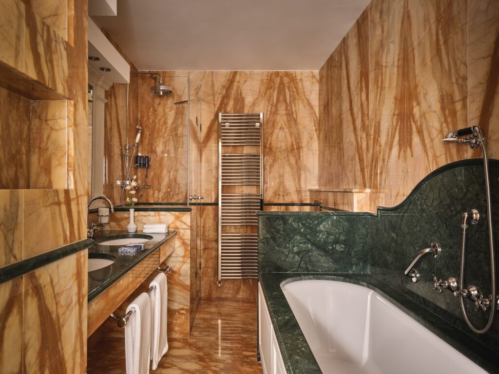 Junior Suite Lake View Deluxe Badezimmer