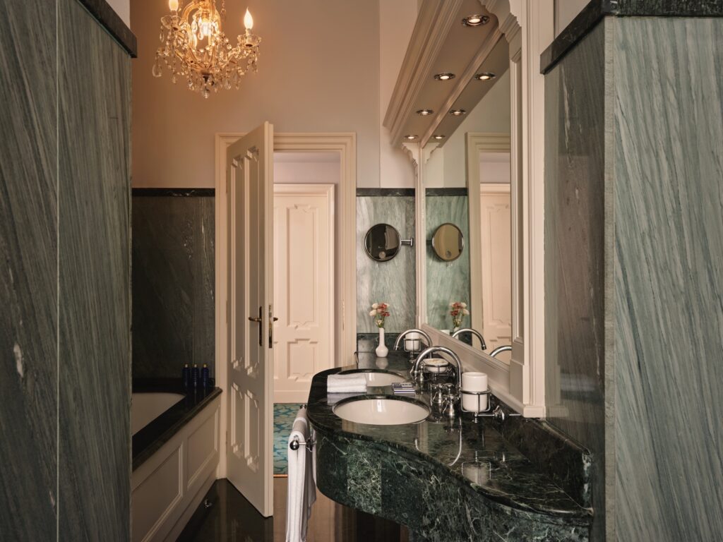 Junior Suite Lake View Badezimmer