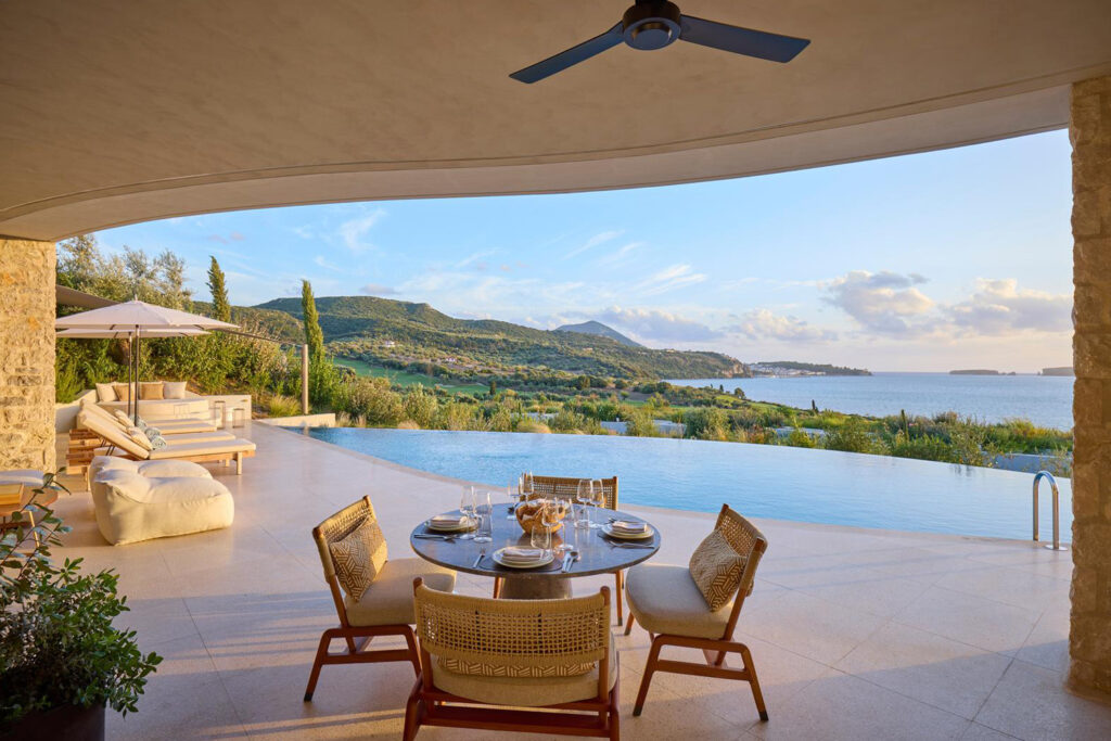 Three Bedroom Pool Villa Terrasse und Pool