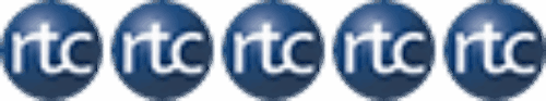 Fünf runde blaue Kreise mit weißer Inschrift "RTC" als Symbol für fünf Sterne